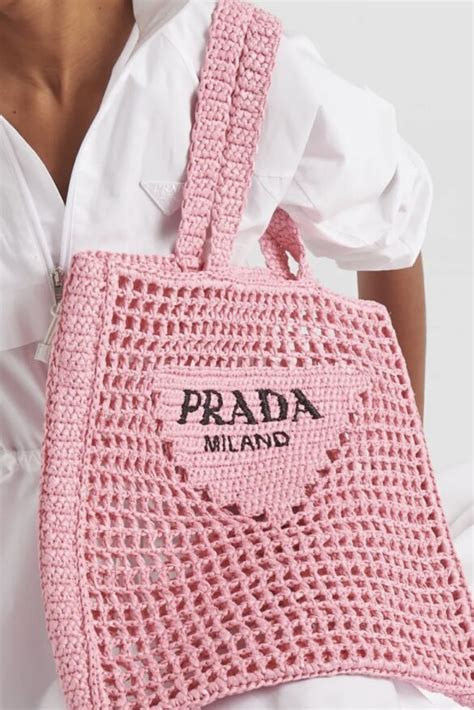 La borsa crochet di Prada è l'it.